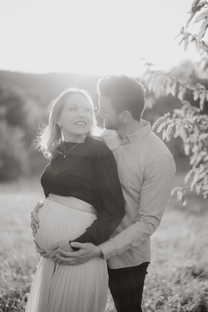 babybauchshooting-schwangerschaftsshooting-schwangerenbilder-familienshooting-fotografie-kirchheimteck-esslingen-goeppingen-nuertingen-stuttgart