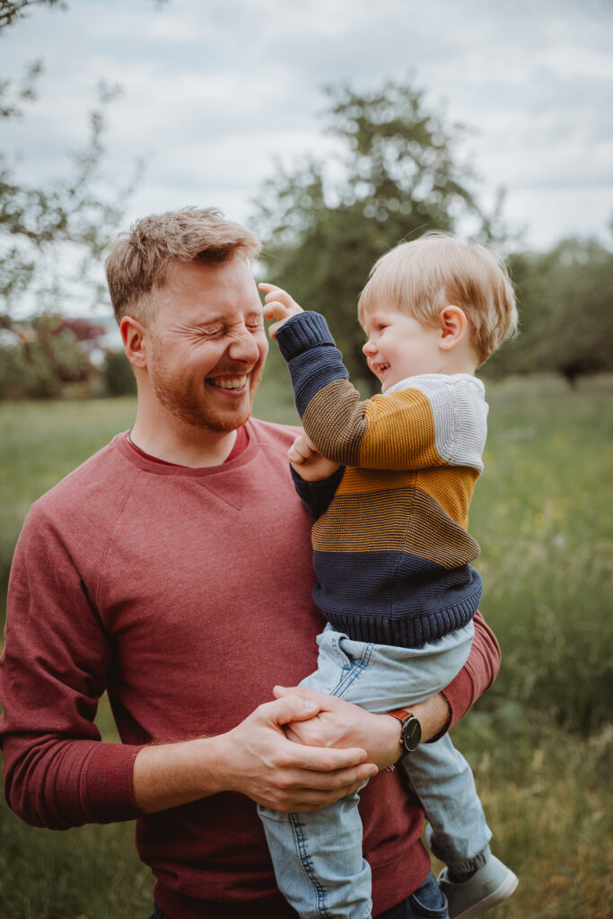 familienshooting-familienzeit-fotografie-kirchheimteck-outdoorshooting-homestory-esslingen-goeppingen-nuertingen-stuttgart