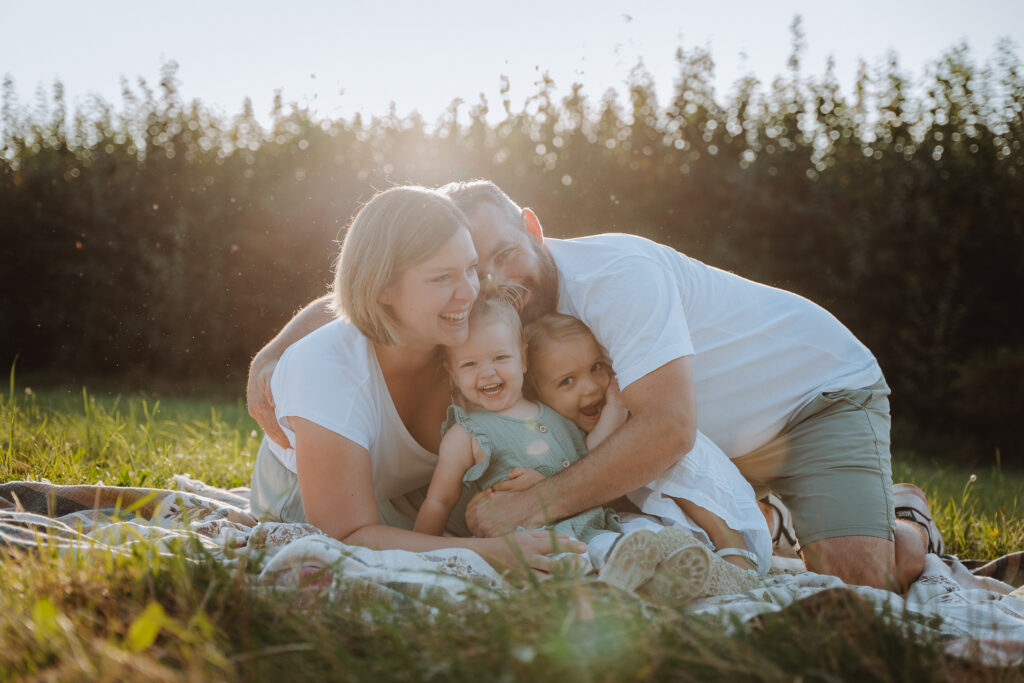 familienshooting-familienzeit-fotografie-kirchheimteck-outdoorshooting-homestory-esslingen-goeppingen-nuertingen-stuttgart
