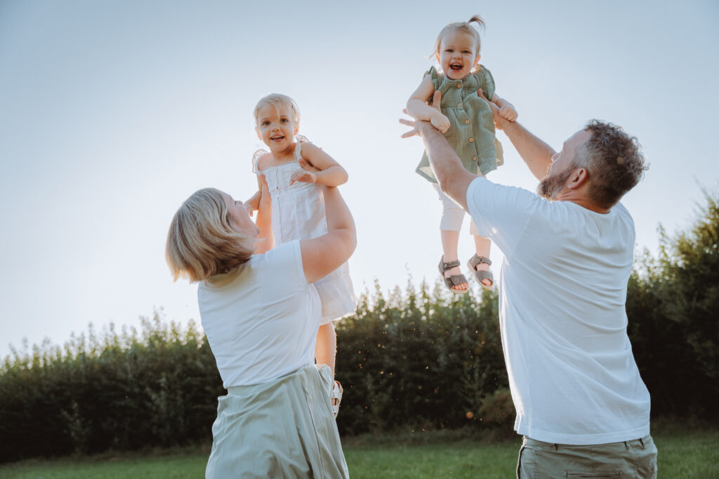 familienshooting-familienzeit-fotografie-kirchheimteck-outdoorshooting-homestory-esslingen-goeppingen-nuertingen-stuttgart