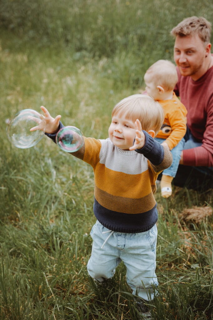 familienshooting-familienzeit-fotografie-kirchheimteck-outdoorshooting-homestory-esslingen-goeppingen-nuertingen-stuttgart