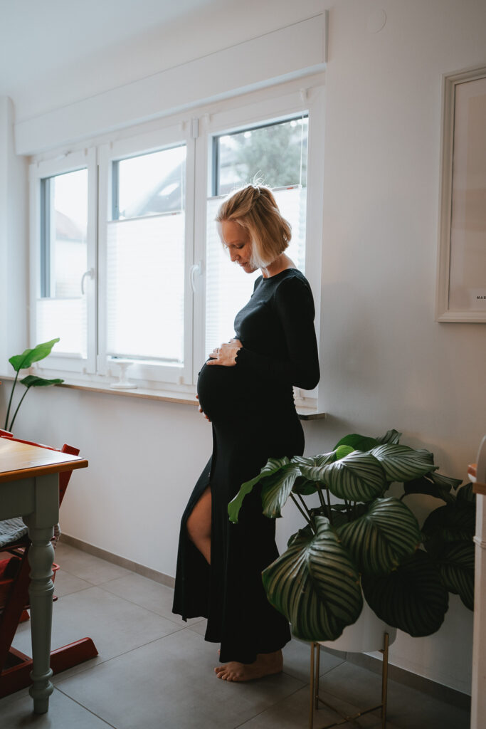 babybauchshooting-schwangerschaftsshooting-schwangerenbilder-familienshooting-fotografie-kirchheimteck-esslingen-goeppingen-nuertingen-stuttgart