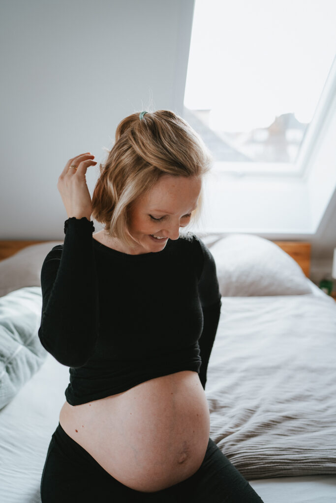 babybauchshooting-schwangerschaftsshooting-schwangerenbilder-familienshooting-fotografie-kirchheimteck-esslingen-goeppingen-nuertingen-stuttgart