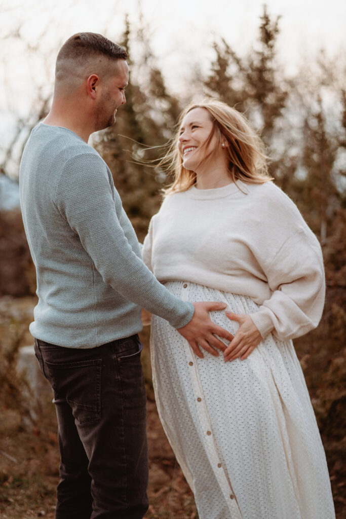 babybauchshooting-schwangerschaftsshooting-schwangerenbilder-familienshooting-fotografie-kirchheimteck-esslingen-goeppingen-nuertingen-stuttgart